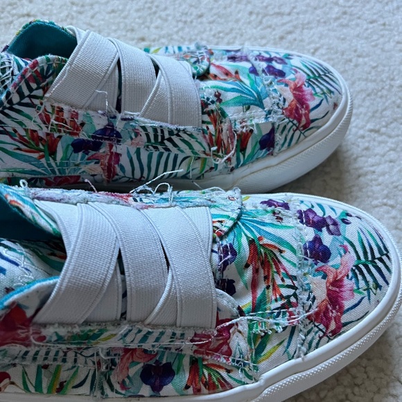 Floral Blowfish Canvas Sneakers. 6.5. EUC - Picture 3 of 4